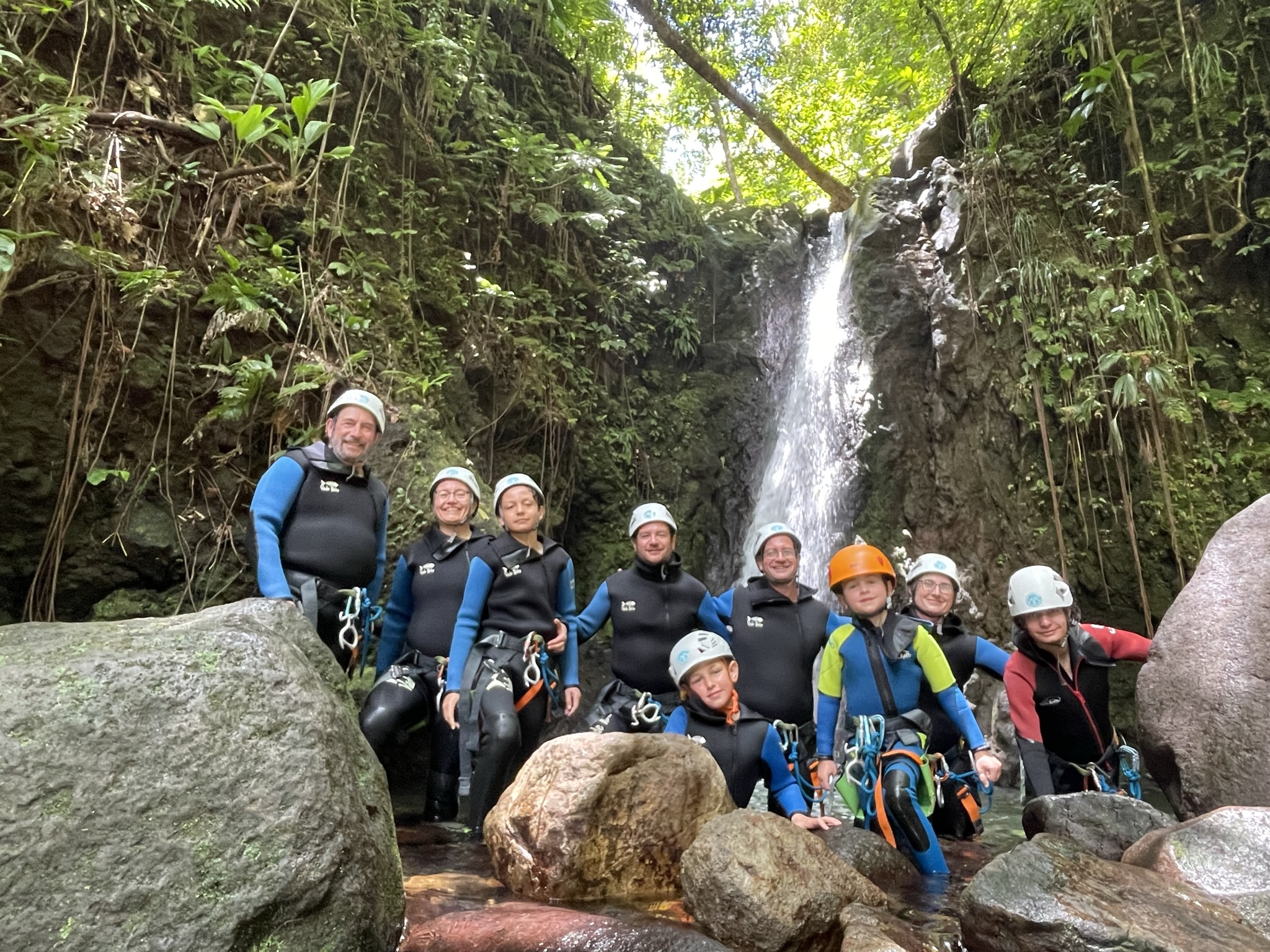Puis-je faire du canyoning avec des enfants en Guadeloupe ?