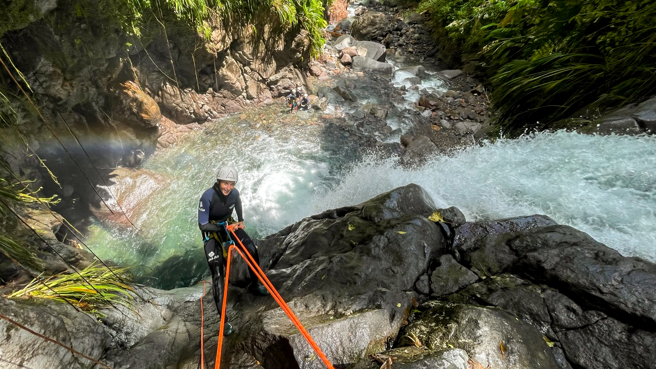 Voici quelques guides et agences de canyoning réputés en Guadeloupe