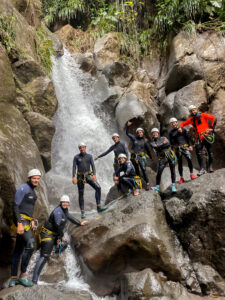 une des plus belles rivières de Guadeloupe, c’est ce que nous vous proposons sur cette descente de canyon “sportive